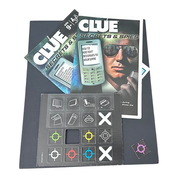 2009 Hasbro Games Clue: Secrets and Spies Family Board Game - Picture 4 of 13